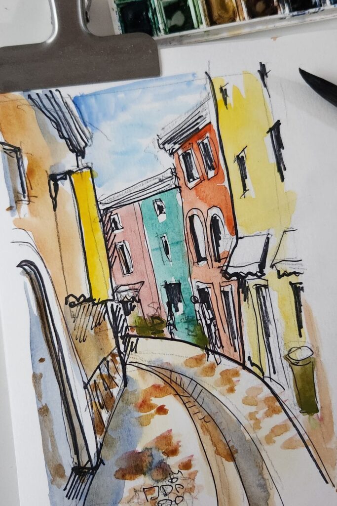 Aquarelle facile : croquis urbain d’une rue pittoresque pas à pas